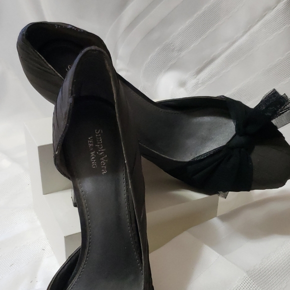 Simply Vera charcoal, fabric chunky lucite heel. - Picture 4 of 7